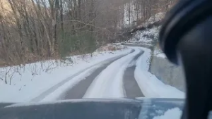 Dal santuario di Montevergine verso Pietrastornina strada innevata e ghiacciata padre Emmanuel