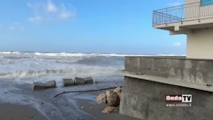 Mareggiate e vento intenso sulla costa messinese
