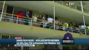 Jóvenes recibieron diplomas por participar en estas elecciones