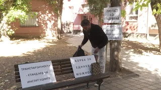 Лекарот кој се жалеше на дискриминација започна протест со глад пред Медицинскиот факултет