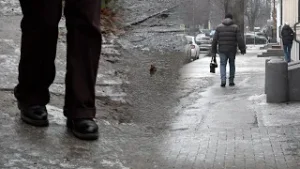 NO COMMENT | POLEIUL DĂ BĂTĂI DE CAP PIETONILOR ȘI ȘOFERILOR DIN CHIȘINĂU