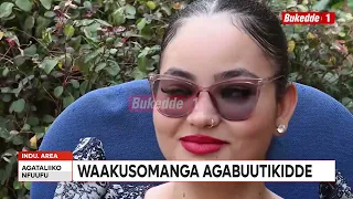 Agataliikonfuufu Bukedde TV 1 eyanjudde omusomi ow’enjawulo ow’Agabuutikidde nga muzungu  Oluganda a