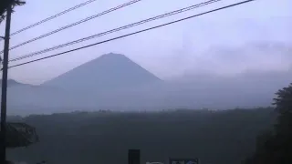 西湖ライブカメラ タイムラプス映像（2026年7月23日） 提供：UTYテレビ山梨
