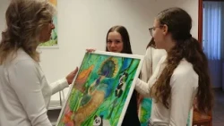 Színt vittek egy gyermekorvosi rendelőbe a JAG-os diákok