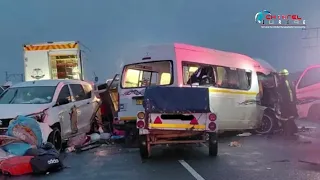 দক্ষিণ আফ্রিকায় ভয়াবহ সড়ক দুর্ঘটনায় নিহত ২১ ।