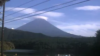 西湖ライブカメラ タイムラプス映像（2026年7月30日） 提供：UTYテレビ山梨