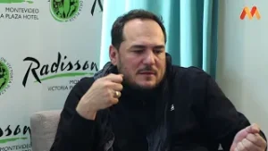 Ismael Serrano: “Estamos perdiendo la capacidad de atender al matiz, esencia de la poesía”