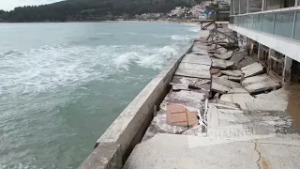 Σοβαρές οι καταστροφές στην Ακτή Καλαμίτσας από τους νοτιάδες- Εικόνες από drone