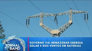 Government to store solar and wind energy in batteries | Jornal da Band