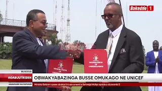Agabu Obwakyabazinga busse omukago ne UNICEF baakukuumira abawala mu Masomero bawaddeyo ebikozesebwa
