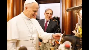Senato. Papa Leone XIV scopre il bambinello al Presepe della Minerva