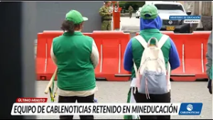 Equipo periodístico de Cablenoticias fue retenido en el MinEduación por comunidad indígena