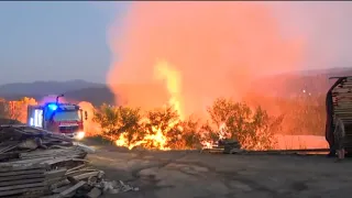 U gašenju požara u fabrici kod Teslića učestvovalo 60 vatrogasaca sa 25 vozila