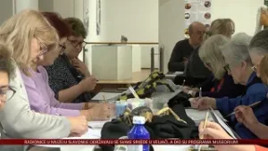 Osječani treće životne dobi slikaju, oblikuju skulpture, istražuju grafiku i izrađuju lutke