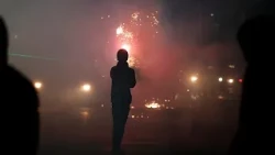 Albania, scontri in piazza: molotov, fuochi d'artificio e idranti