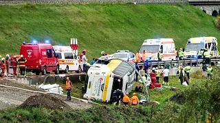 Cinco mortos e 40 feridos em acidente com autocarro turístico na Suíça
