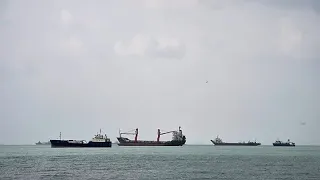 США: военные ударили по трем нефтяным танкерам в Ормузском проливе