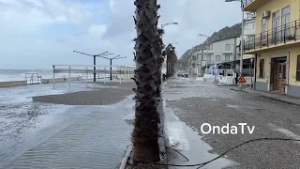 Mareggiata in corso   Lungomare di Capo d’Orlando chiuso