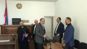 Փաստաբանը միջնորդել է, որ Մկրտիչ Սրբազանին թույլ տան այցելել պատարագի