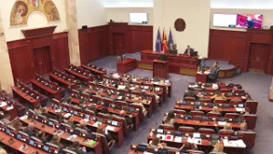 Опозициски пратенички прашања во Собранието