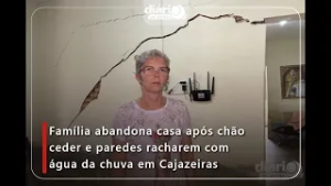 Família abandona casa após chão ceder e paredes racharem com água da chuva em em Cajazeiras