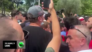 Top Channel/ Dhunë në protestën para Kuvendit/ Përdoret gaz lotësjellës, disa të lënduar dhe...