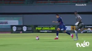 ARTHUR APROVEITA A FALHA DA ZAGA E ABRE O PLACAR PARA O TREMENDÃO!