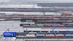 Xinjiang : le 1000e train de fret Chine-Europe de 2025 part du col d'Alataw