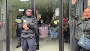 Padres de familia continúan a la espera de convenio para mejorar escuelas rurales