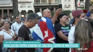 Movilización por el Centro de Montevideo para reclamar mayor libertad en Cuba