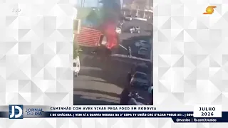 CAMINHÃO COM AVES VIVAS PEGA FOGO EM RODOVIA