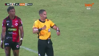 Cristian Vergara had the chance from the penalty spot, but Federico Abadía guessed the direction ...