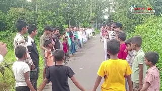 স্বাধীনতার ৫৫ বছর পরও রাস্তা নেই গজারিয়ায় গ্রামবাসীর মানববন্ধন।