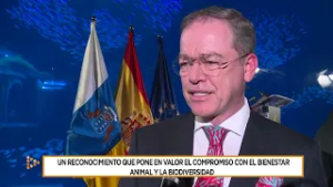 Su Majestad la Reina Doña Sofía recibe el Premio Gorila del Loro Parque | Mírame TV Canarias