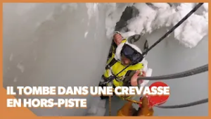 Il tombe dans une crevasse en hors-piste | Plein les yeux