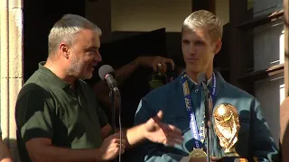 Terrassa rep amb orgull Dani Olmo, el seu campió del món