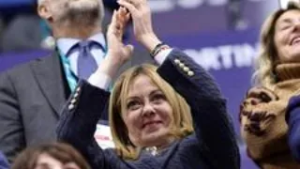 MELONI ad ASSAGO per lo SHORT TRACK d'argento: "Che emozione queste ragazze. GIOCHI ESTIVI? VEDIAMO"