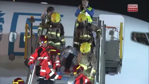 機場進行年度飛機事故演練模擬機艙內有電池冒煙