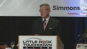 Arkansas, college football community mourns loss of legendary coach Lou Holtz