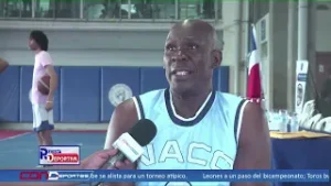 Tito Horford imparte clinica en el Club Naco