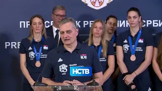 Predsednik Vučić ugostio odbojkašice Srbije posle osvajanja bronzane medalje na EP