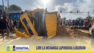 WATU KADHAA WAHOFIWA KUJERUHIWA BAADA YA LORI LA MCHANGA KUPINDUKA LUGURUNI