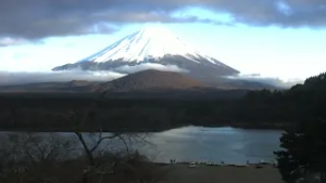 精進湖ライブカメラ タイムラプス映像（2026年2月26日） 提供：UTYテレビ山梨
