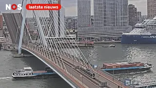 Twee trams botsen op elkaar op de Erasmusbrug