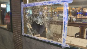 Nuevo intento de robo en un bar de Alcorcón: detenido tras romper el cristal con una alcantarilla