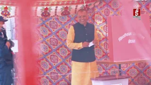 कांग्रेस सभापति गगन थापाले गरे मतदान