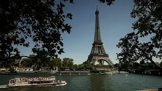 Персонал Эйфелевой башни провёл забастовку из-за дискриминации сотрудниц