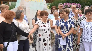 Kórusai köszöntötték mindenki Ani nénijét