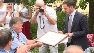A II. János Pál pápa által szentté avatott Pio atya szobrát avatták fel ma a Wojtyla Házban