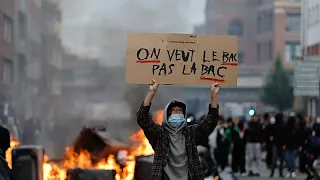Les lycéens français affrontent la police, les protestations scolaires s'étendent à tout le pays